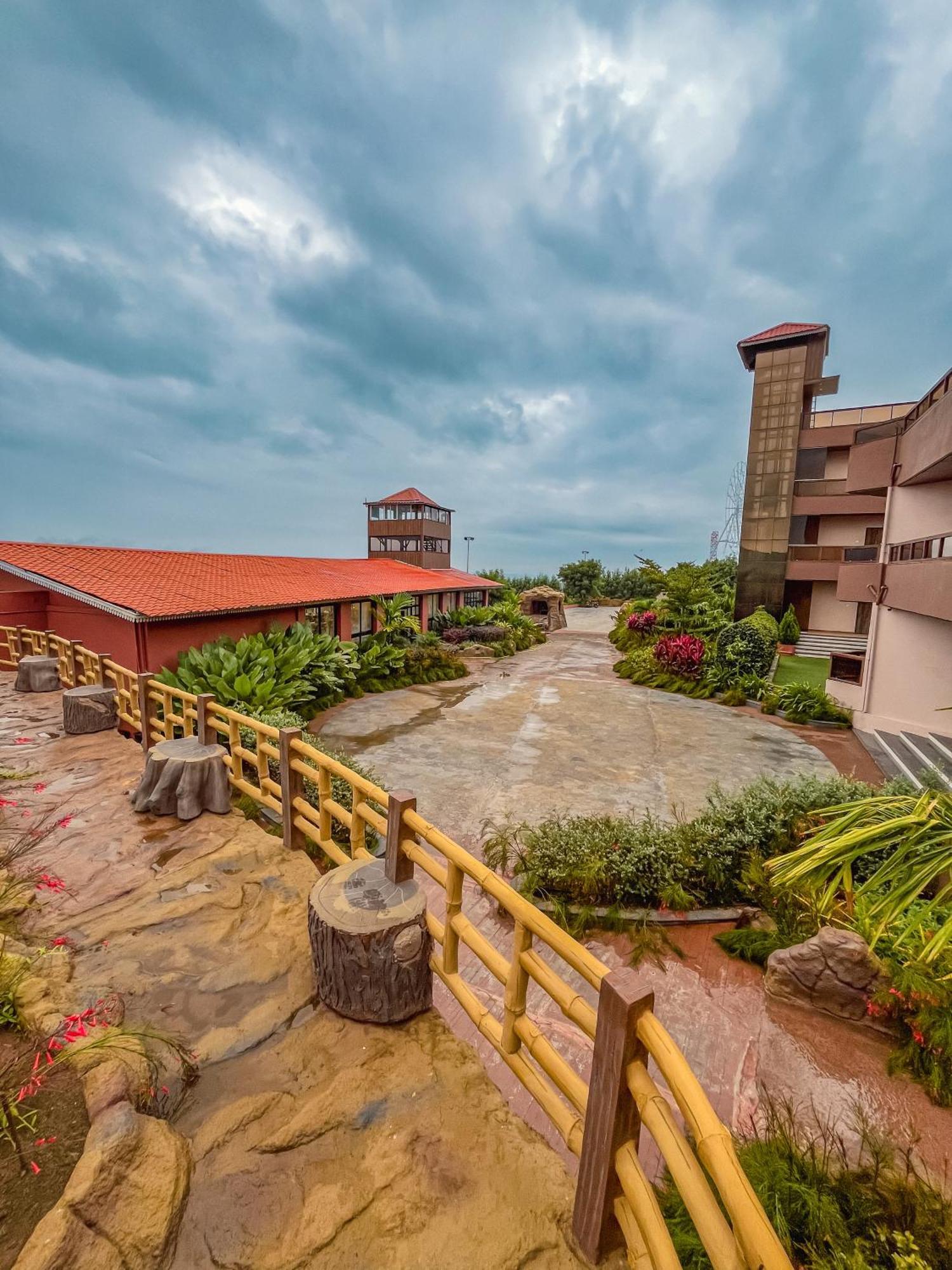 Regenta Bharti Amusement & Adventure Resort Pune, Urulikanchan Uruli Kānchān Buitenkant foto